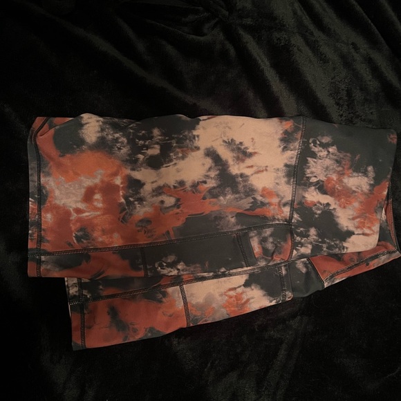 TIE DYE BIKER SHORTS - Picture 2 of 3